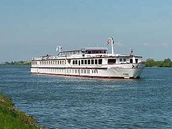 Die MS Normandie am Wasser