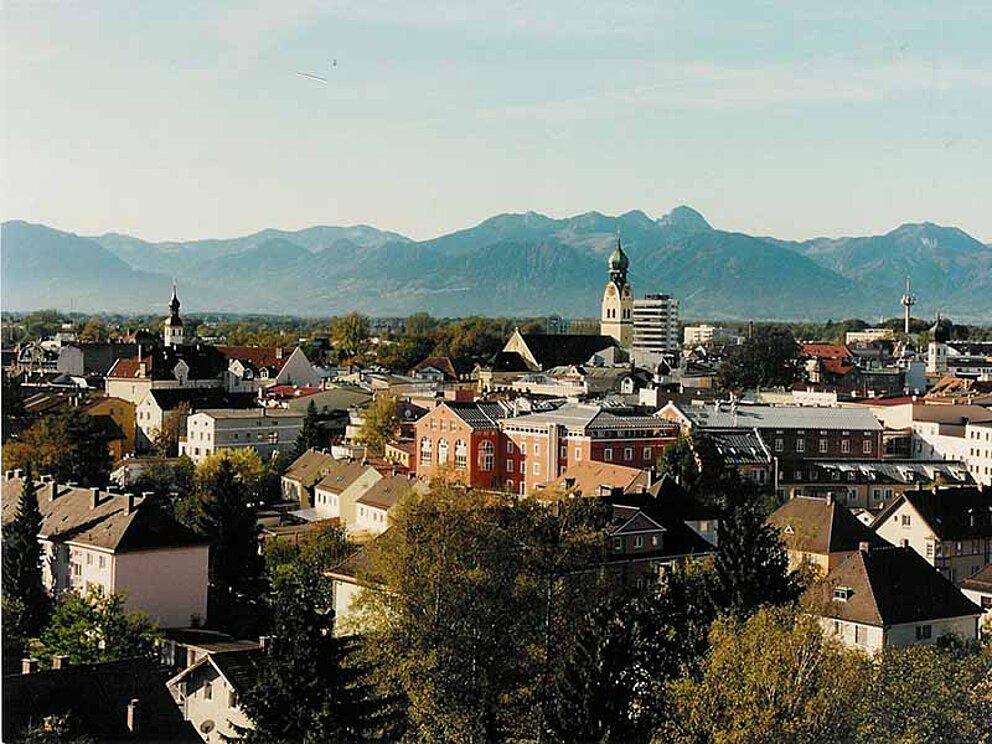 Stadtansicht von Rosenheim in Deutschland am Innradweg