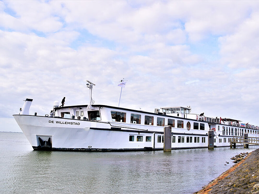 Außenansicht vom Schiff