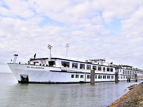 Außenansicht vom Schiff