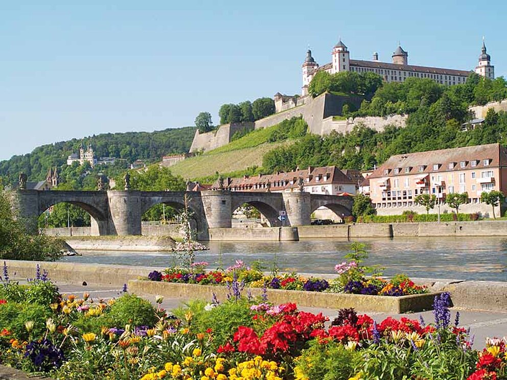 Festung Marienberg in Würzburg mit Brücke am Main