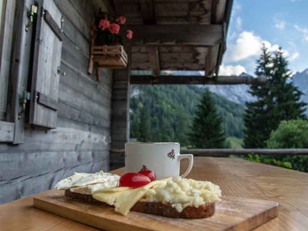 Kasbrot auf de Bindalm