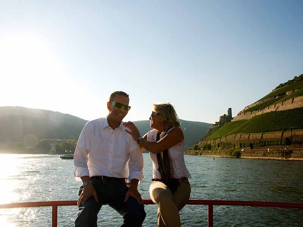 Schifffahrt am Rhein im Radurlaub in Deutschland