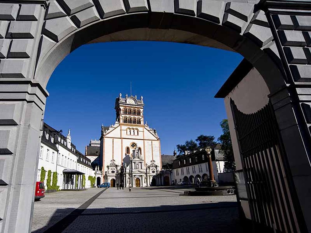 Blick auf die Matthiaskirche in Trier