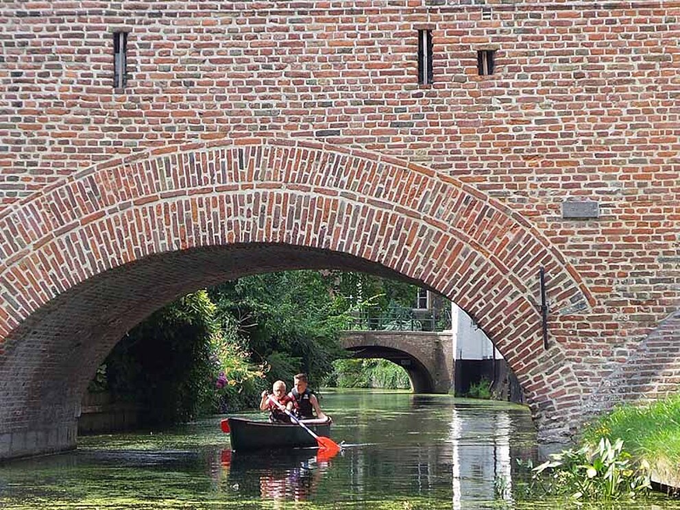 zu zweit unterwegs mit dem Ruderboot in Amersfoort Holland