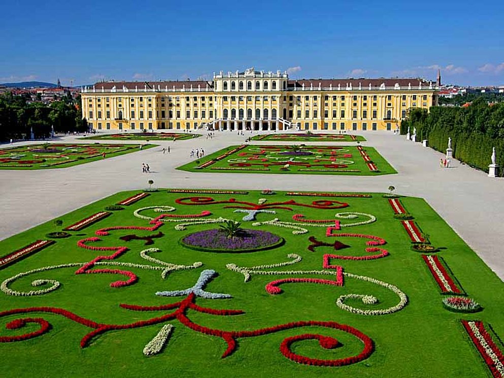 Schloss Schönbrunn mit barocker Gartenanlage