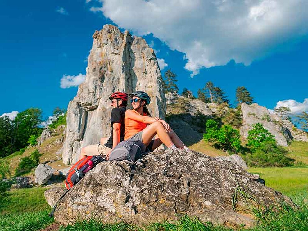 Dollnstein-Pause am Burgsteinfelsen am Altmühltalradweg