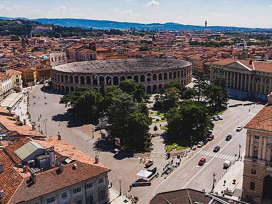 die Piazza Bra mit der Arena von oben