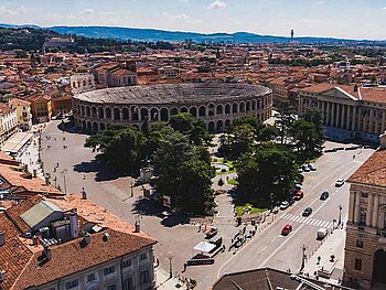 die Piazza Bra mit der Arena von oben
