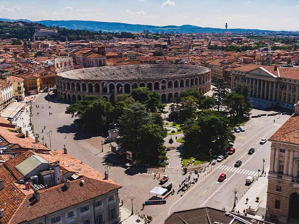die Piazza Bra mit der Arena von oben