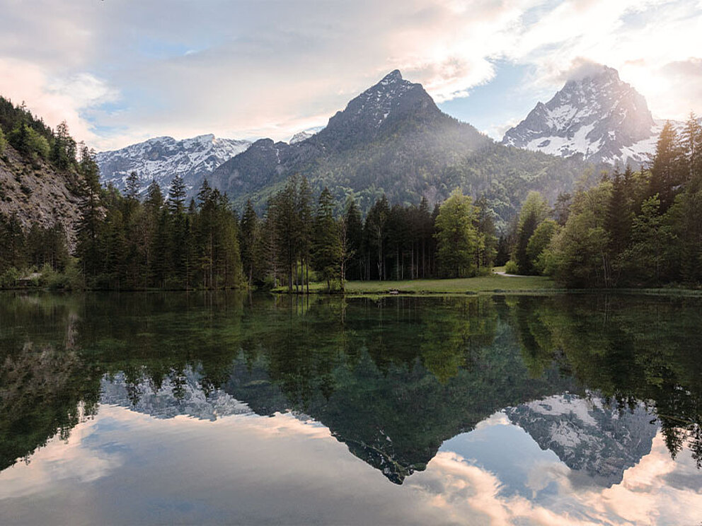 Das Tote Gebirge spiegelt sich im SChiederweiher