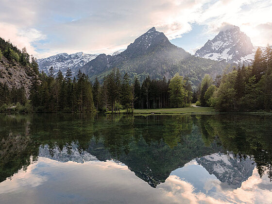 Das Tote Gebirge spiegelt sich im SChiederweiher
