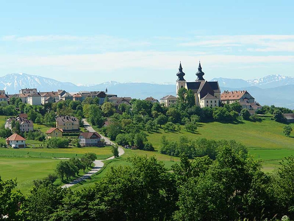 Blick auf den Berg zu Maria Taferl mit Kirche