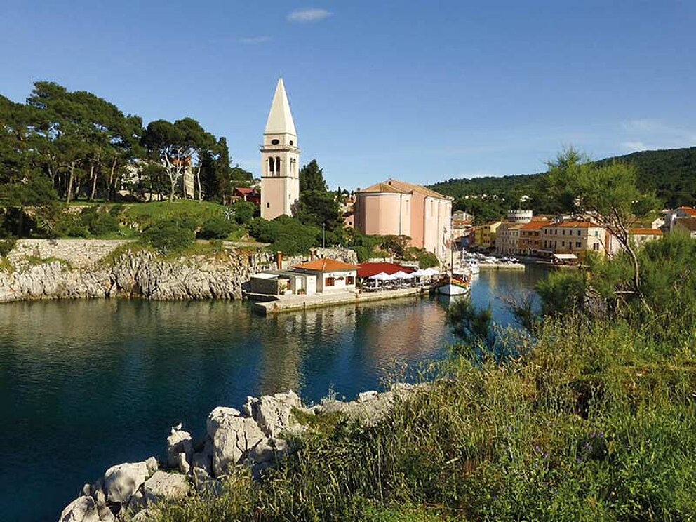 Der kleine Ort Veli Losinj mit kleinem Hafen