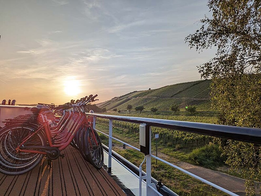 Sonnendeck bei Sonnenuntergang
