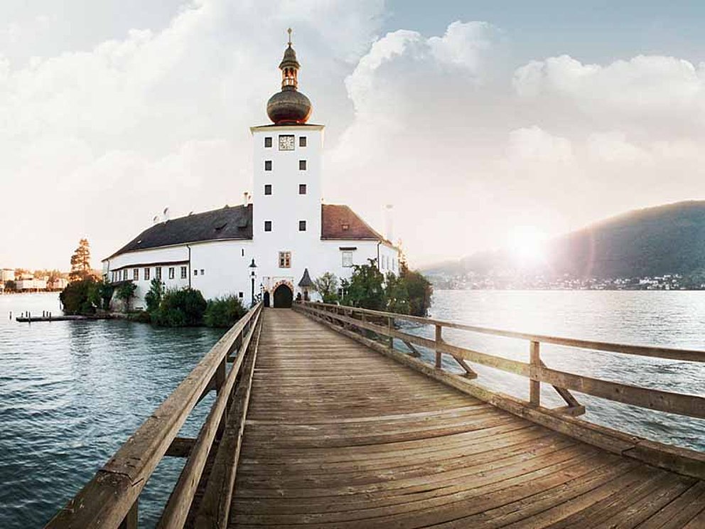 Schloss Ort mit Steg am Traunsee im Salzkammergut