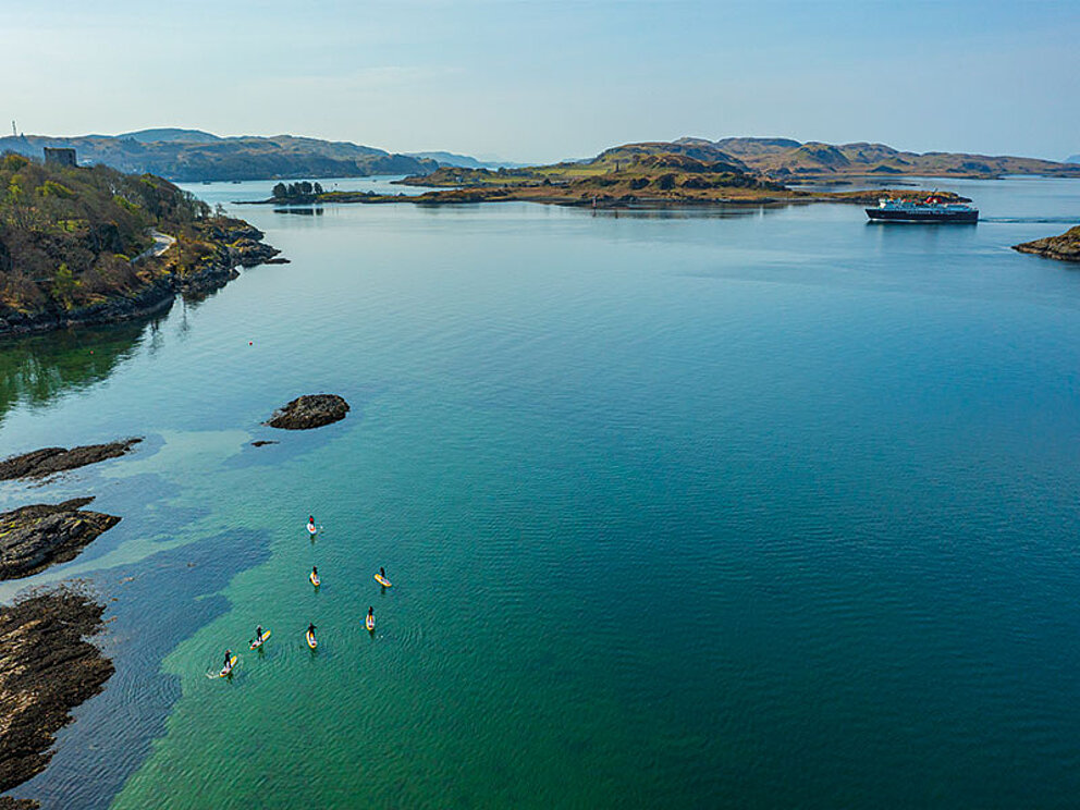 Stand up Paddler in der Bucht vor Oban 