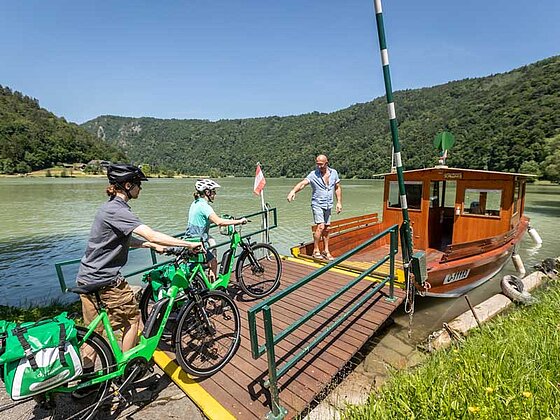 Fähre auf der Donau bei der Schlögener Schlinge