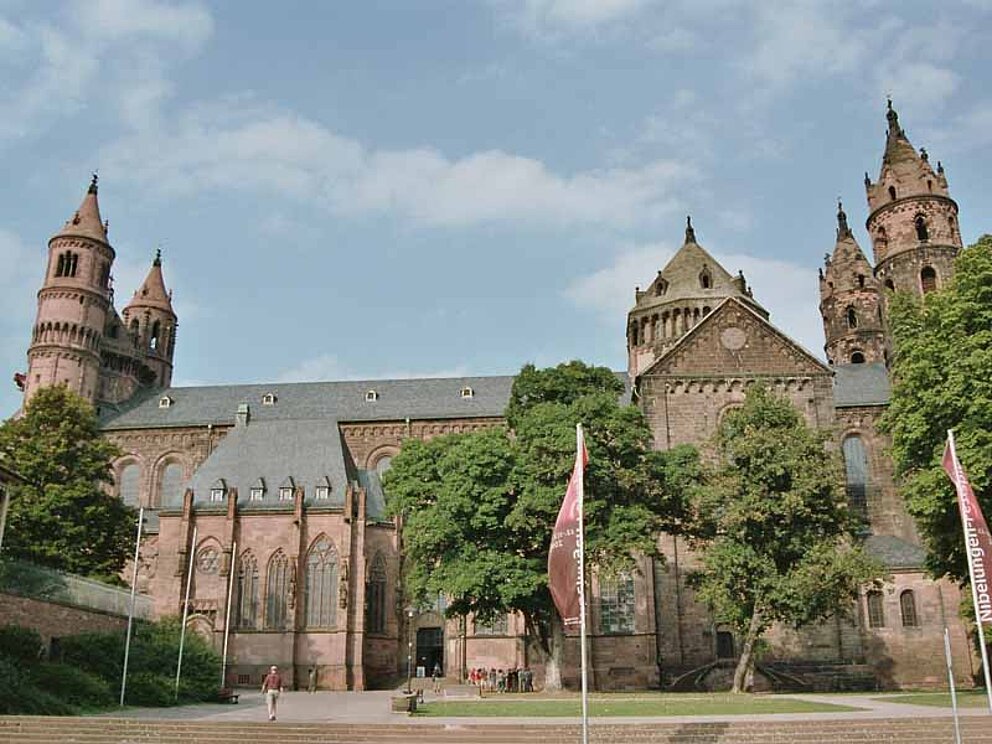 Dom in Worms am Rheinradweg in Deutschland