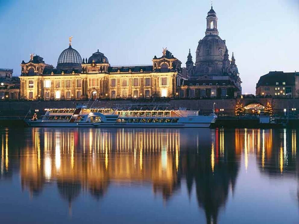 Frauenkirchen in Dresden bei Dämmerung