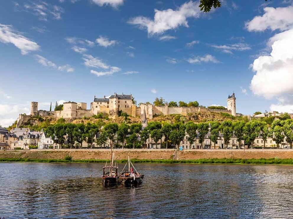 Festung Chinon thront hoch über der Loire