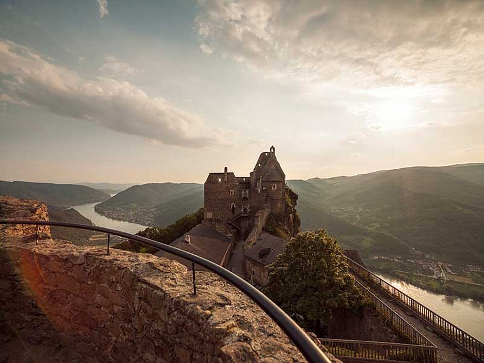 Sonnenuntergang in der Wachau bei der Ruine Aggstein