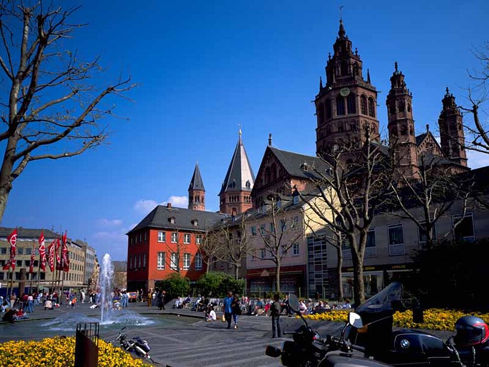 Dom in Mainz am Rheinradweg