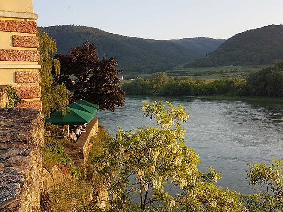 Blick auf die Sonnenterrasse in Dürnstein