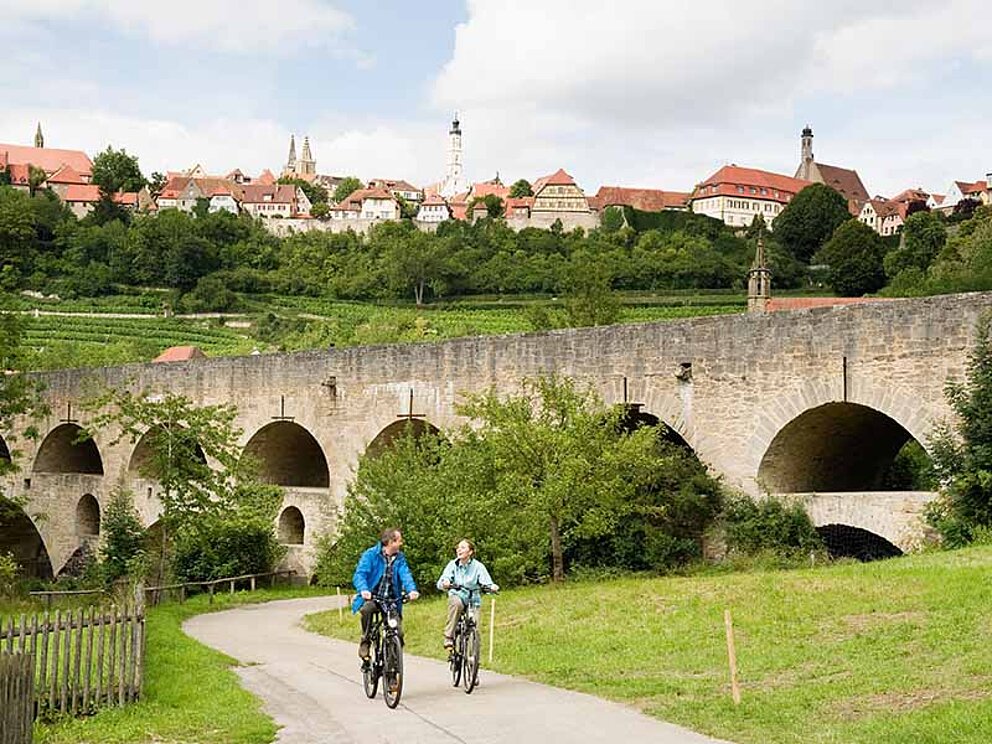 Unterwegs am Radweg in Rothenburg Deutschland