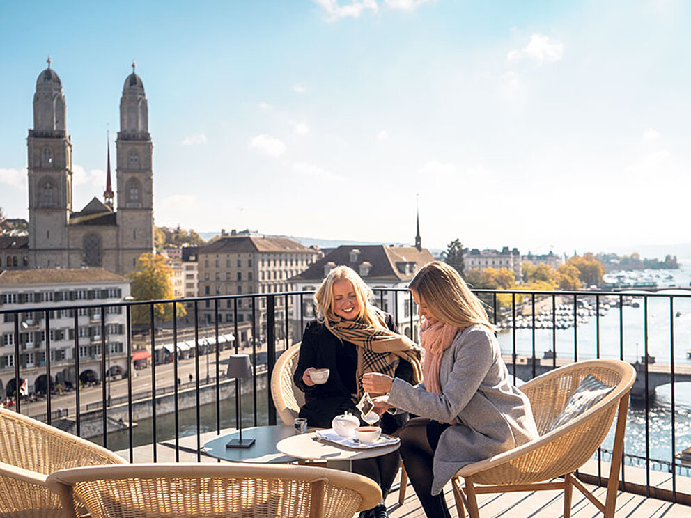 Rooftop Bar in Zürich mit Blick auf den Zürichsee