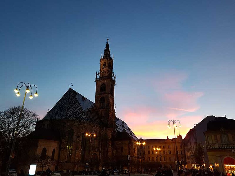 tolle Abendstimmung am Stadtplatz in Bozen