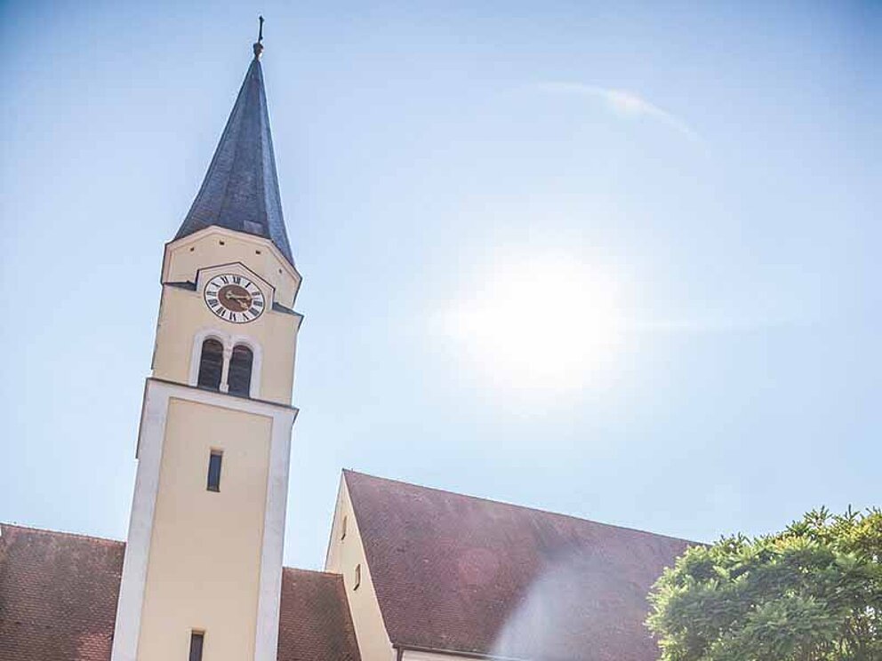 Kirche im Sonnenschein in Mühldorf am Inn
