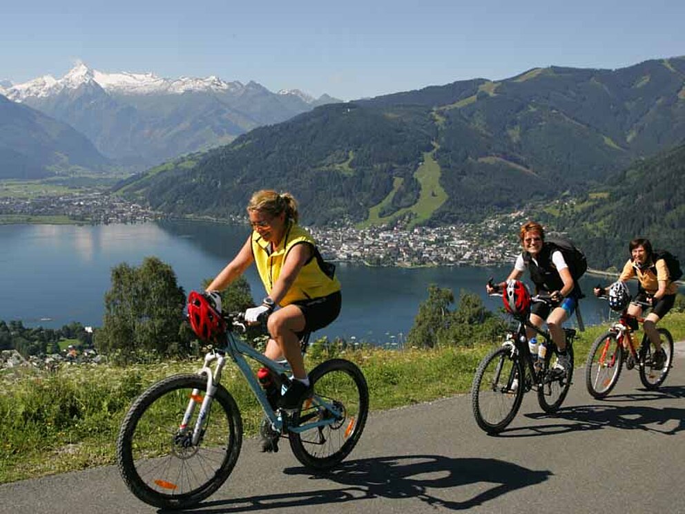 Am Tauernradweg hoch über dem Zeller See