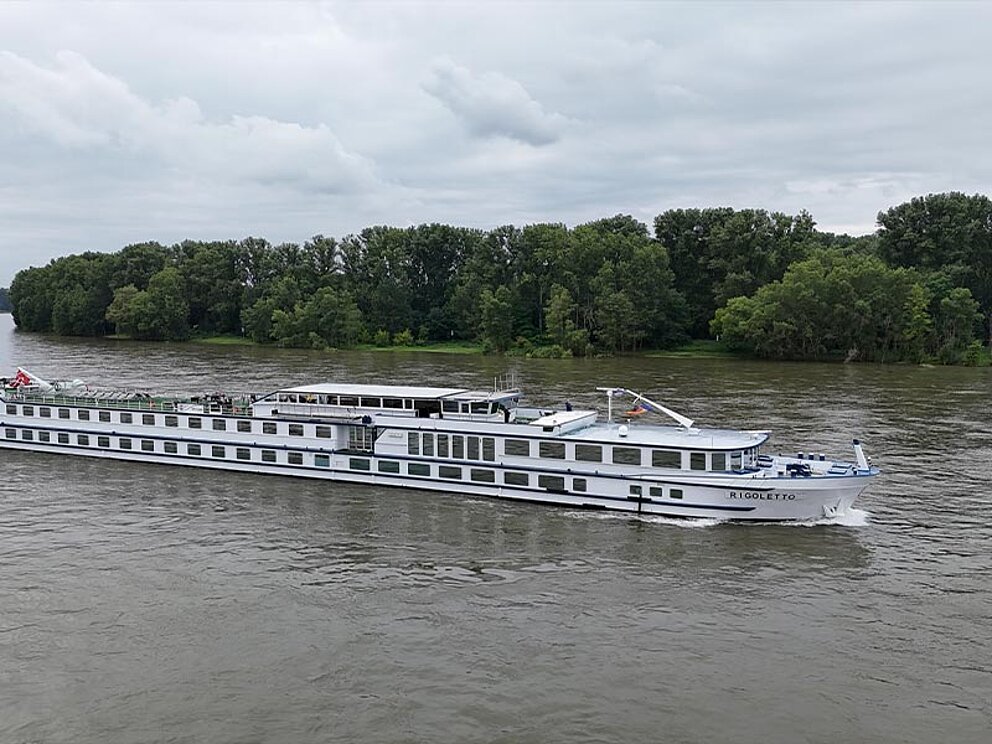Außenansicht der Rigoletto am Fluss