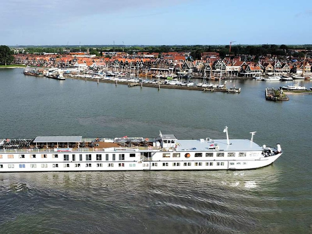 Außenansicht der De Willemstad in Volendam