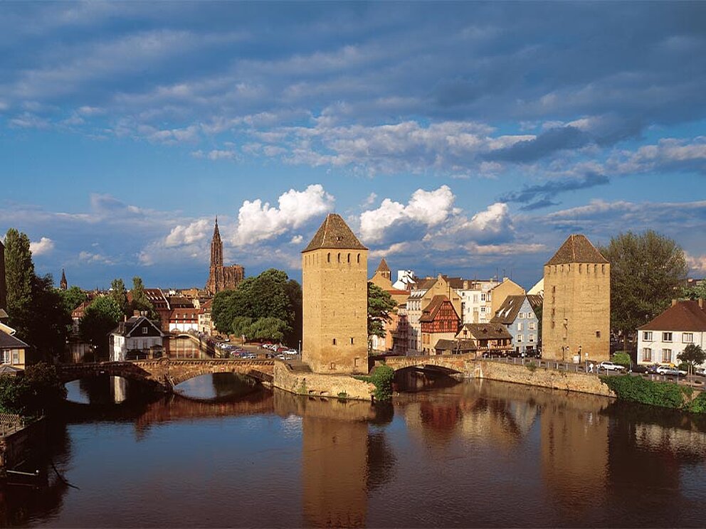 Stadtansicht von Strassburg mit Brücken