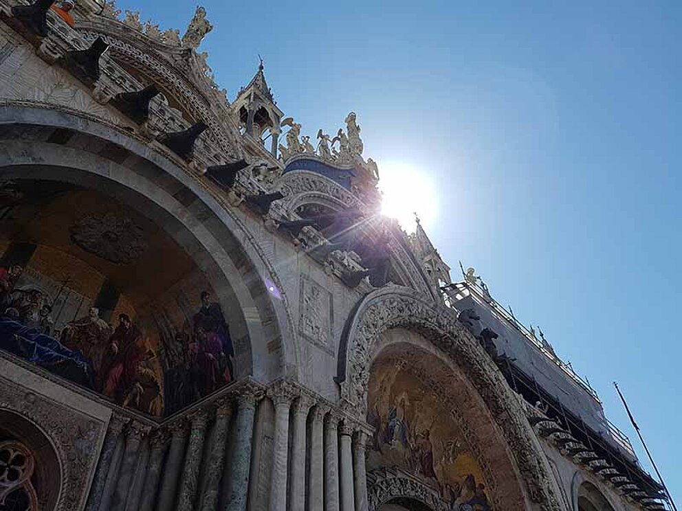 Teil der Kirche am Markusplatz in Venedig