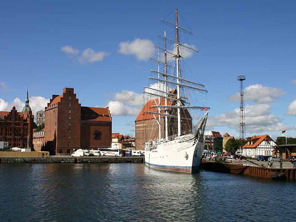 Gorch Fock an der Ostsee in Stralsund Deutschland