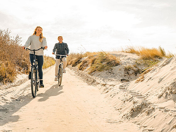 Radtour entlang der Dünen auf Hiddensee
