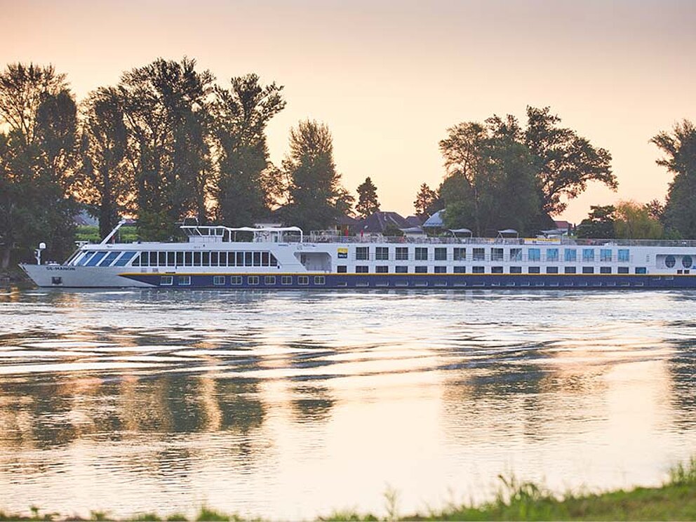 Schifffahrt in den Sonnenuntergang