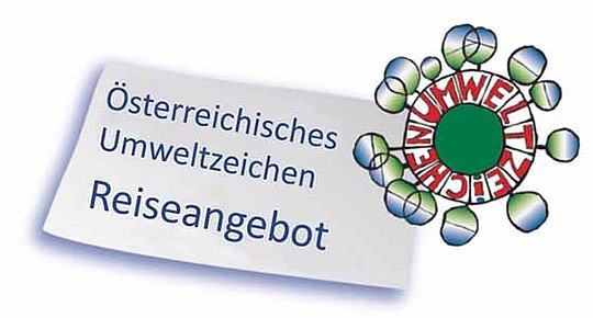 Das bunte Logo des Österreichischen Umweltzeichens mit dem Zusatz: Für Reiseangebote