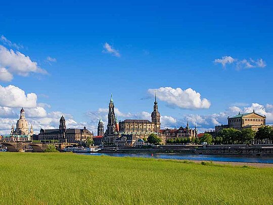 Radweg an der Elbe in Dresden