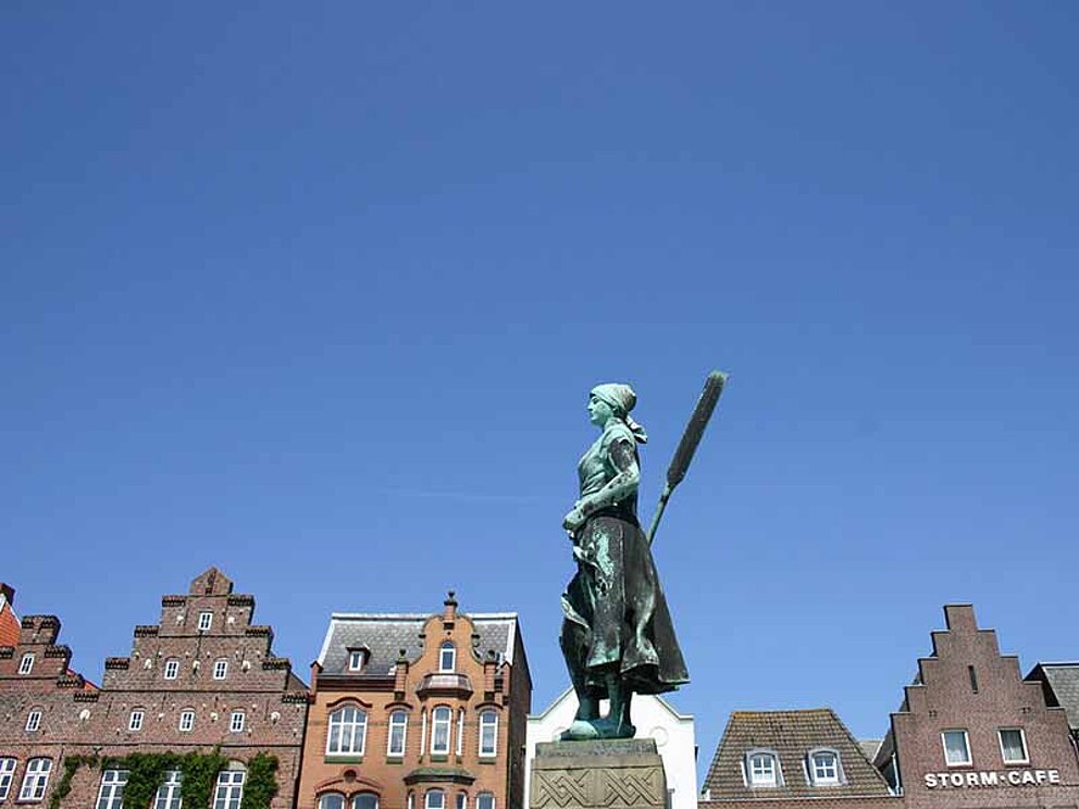 Tine Brunnen am Marktplatz von Husum an der Nordsee