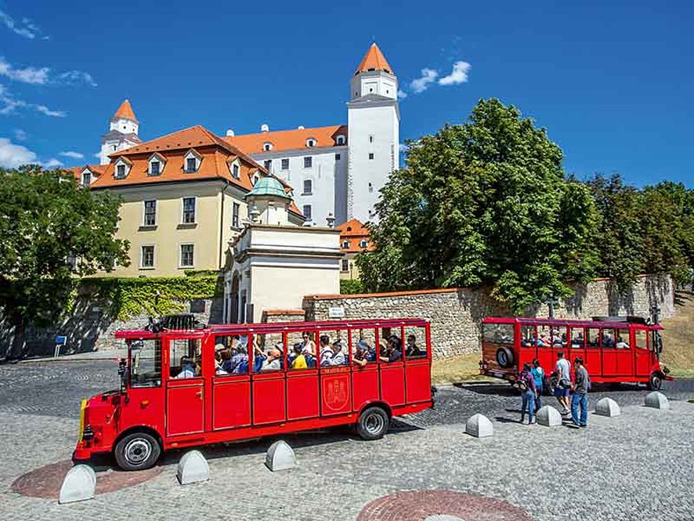 Sightseeing mit dem Bummerlzug durch die Stadt Bratislava