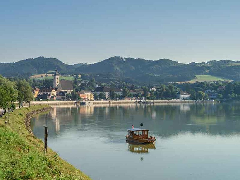 Fähre auf der Donau bei Grein