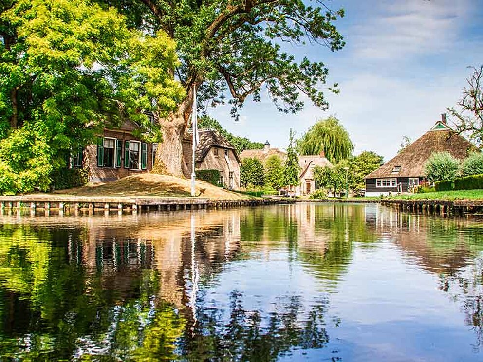 Giethoorn in Holland am Fluss
