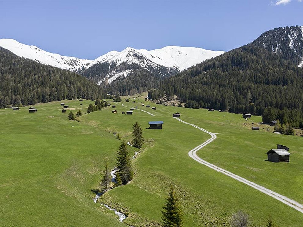 Berglandschaft mit schneebedeckten Gipfel