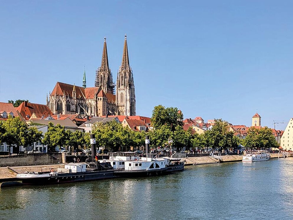 Stadtansicht von Regensburg von der Donau aus.