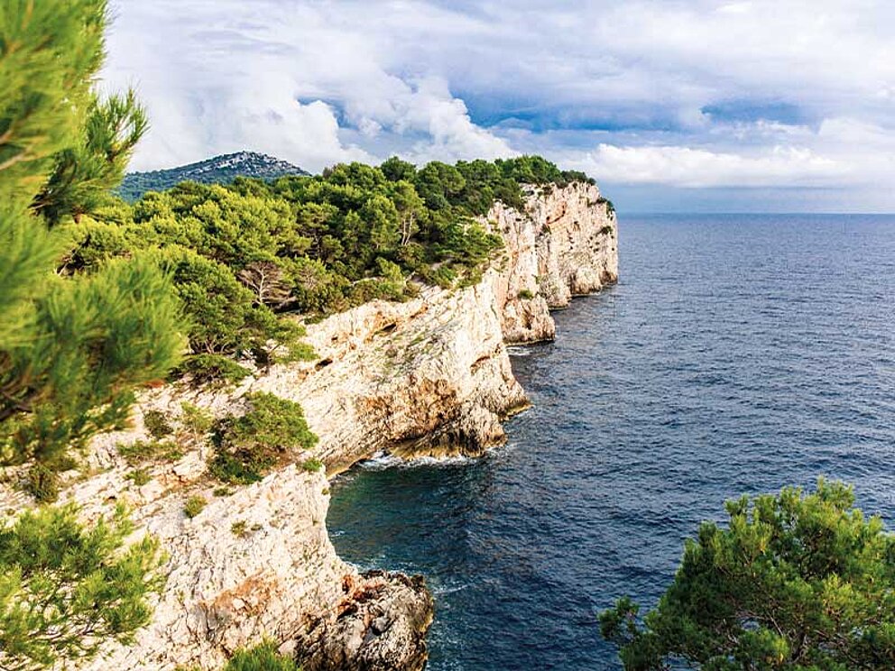 Blick auf die Klippen von Telascica und das Meer