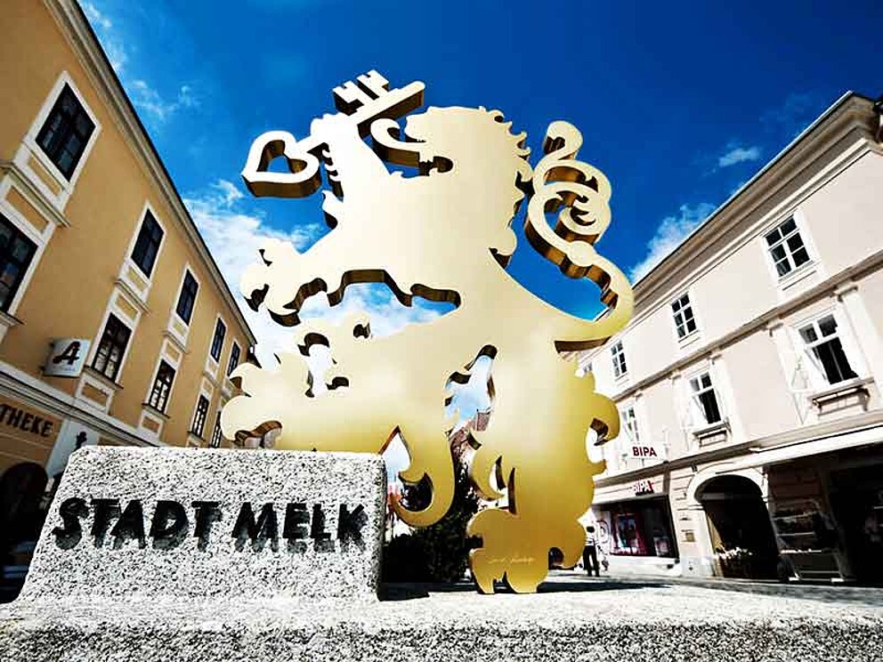 Wahrzeichen der Stadt Melk - goldener Löwe